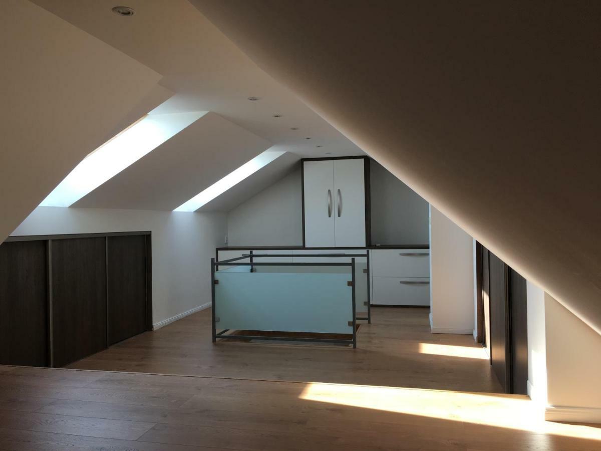 Spacious Apartment In Town Centre Nové Zámky Exterior foto